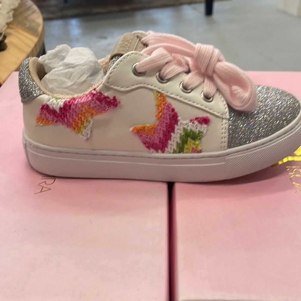 Star girl’s sneaker